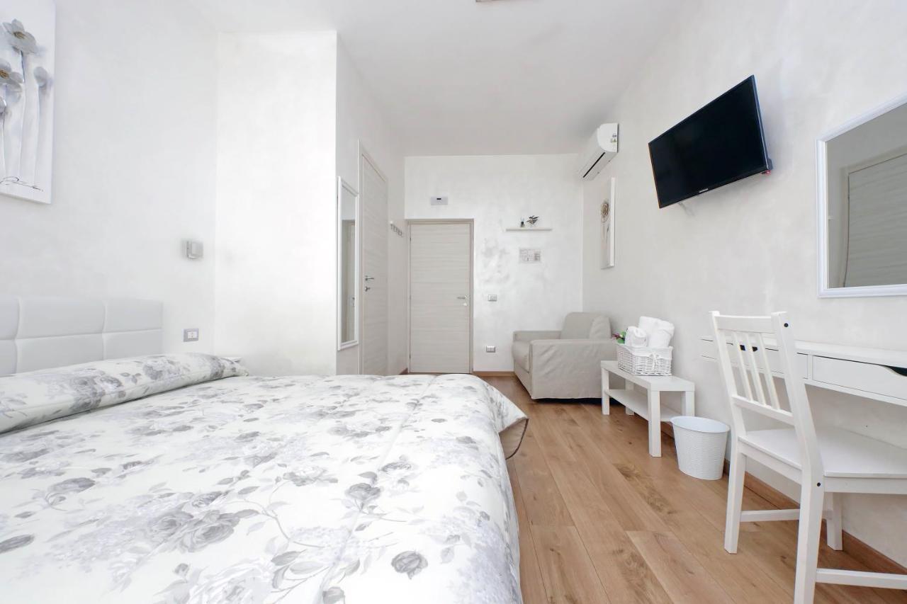 B&B Giuly Fiumicino Exterior foto